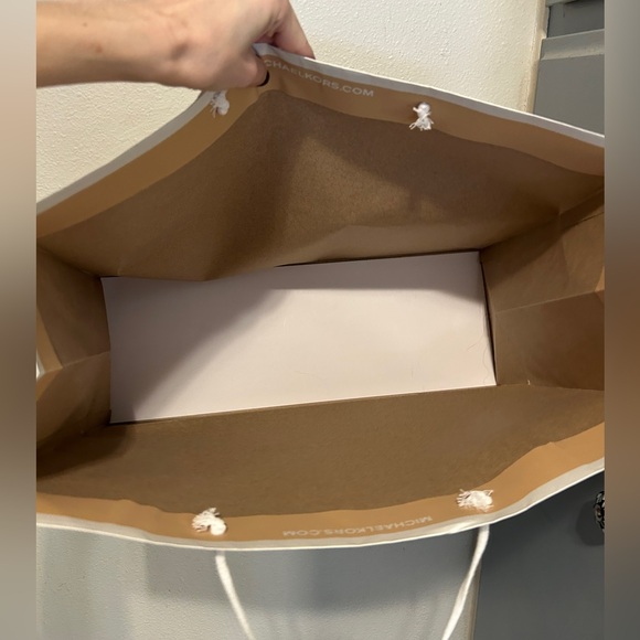 MICHAEL KORS XL Shopping Bag Tan 19 x 15  x 7” - Picture 5 of 6